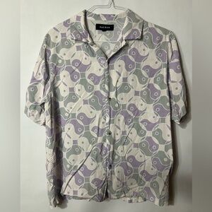 PacSun Men's Purple & Gray Yin Yang Button Down Short Sleeve Shirt Size Medium